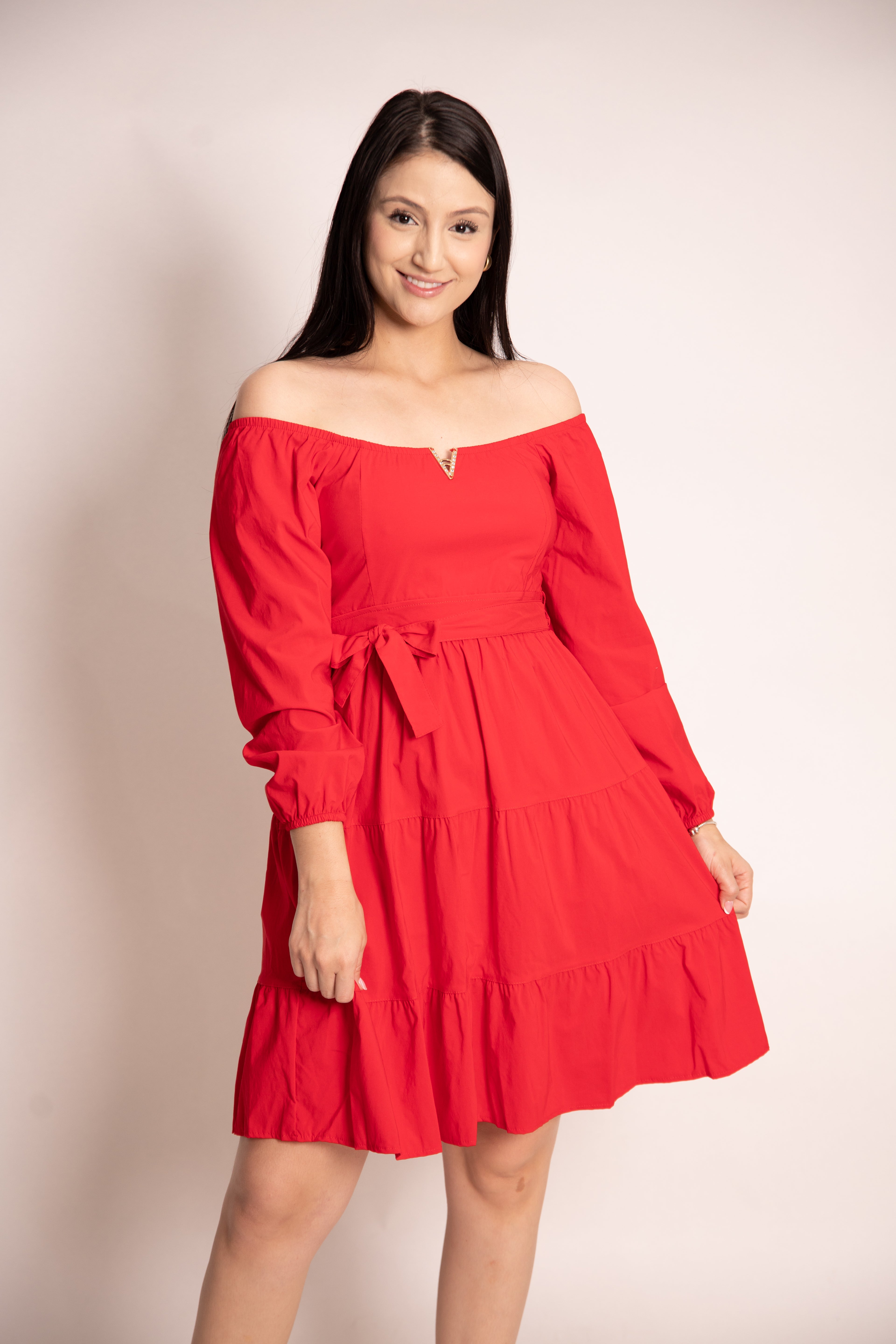 Vestido corto con herraje en v bengalina